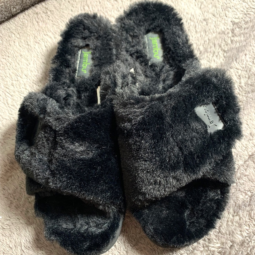 Jambu black faux fur plush slipper 7.5 NWOT